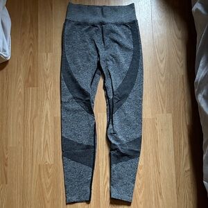 “Pink” brand grey leggings.